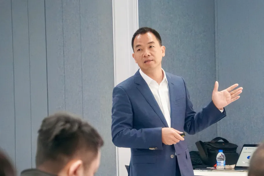 铭典创视与巴可携手共启2025年G系列业务新篇章