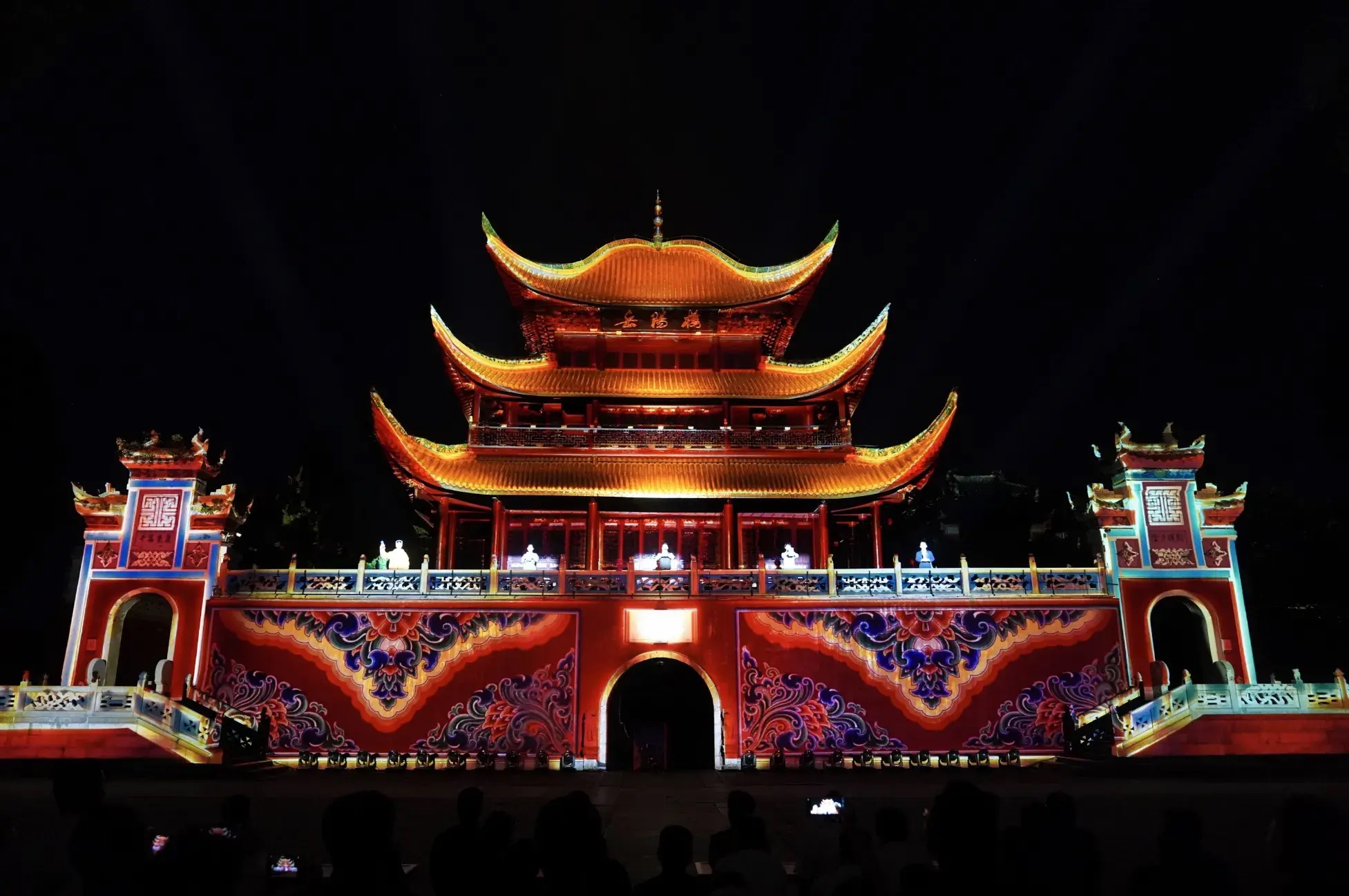 《今上岳阳楼》璀璨启幕——用光影科技重塑忧乐精神